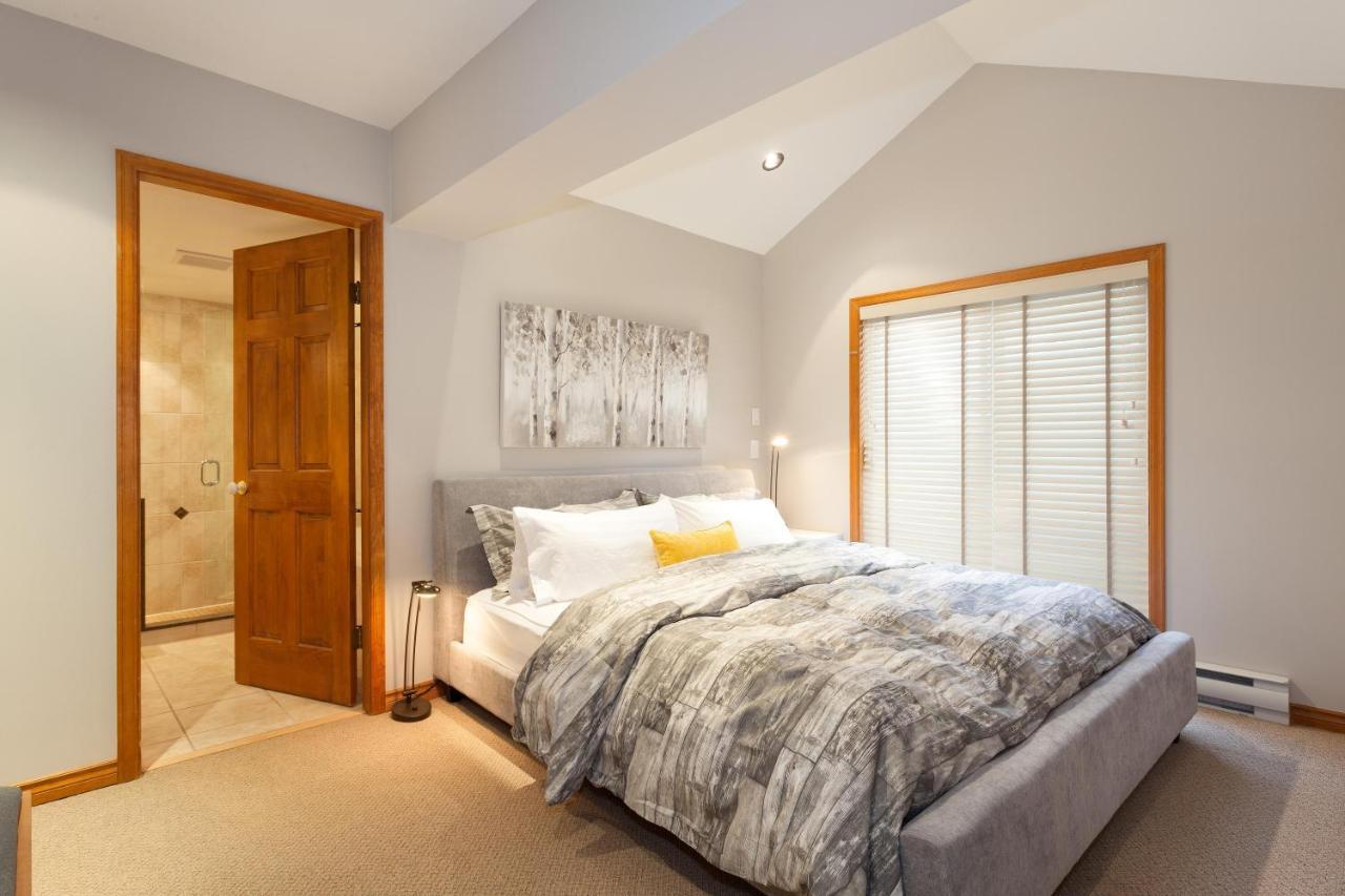 Painted Cliff 11 | Dog Friendly! Ski-In Ski-Out Benchlands Townhome W/ Hot Tub & Fireplace ウィスラー エクステリア 写真