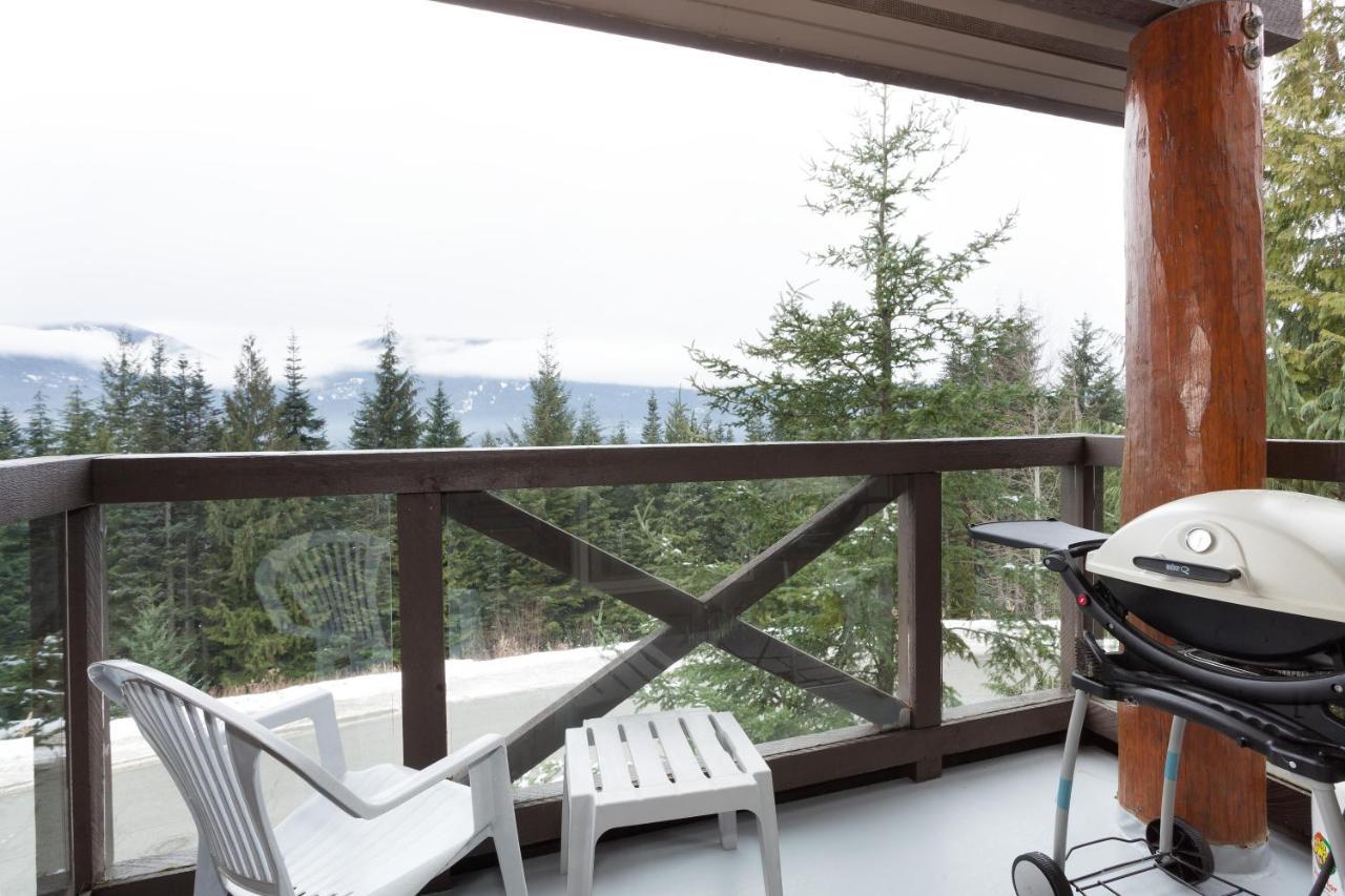 Painted Cliff 11 | Dog Friendly! Ski-In Ski-Out Benchlands Townhome W/ Hot Tub & Fireplace ウィスラー エクステリア 写真